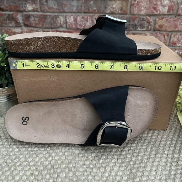 Black slip on sandal with arch support.  Size 10 - Picture 4 of 9